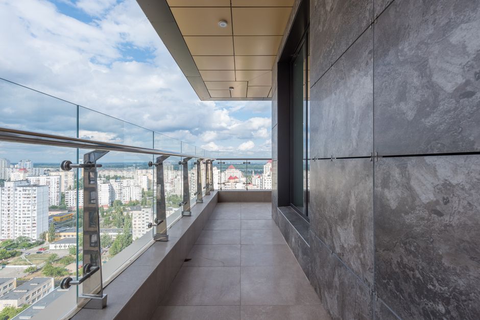 Béton ciré extérieur : terrasse, résistance et prix