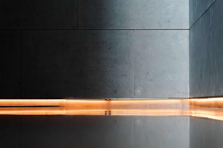 Béton ciré : le guide complet (sol, mur, prix)