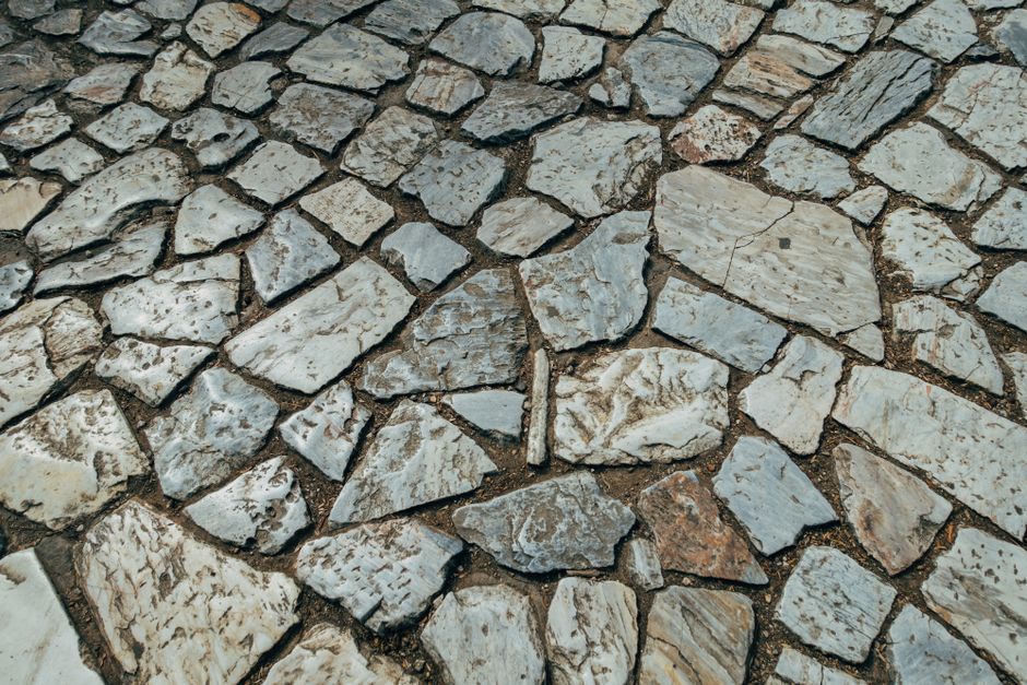 Carrelage imitation pierre : styles, usages et prix