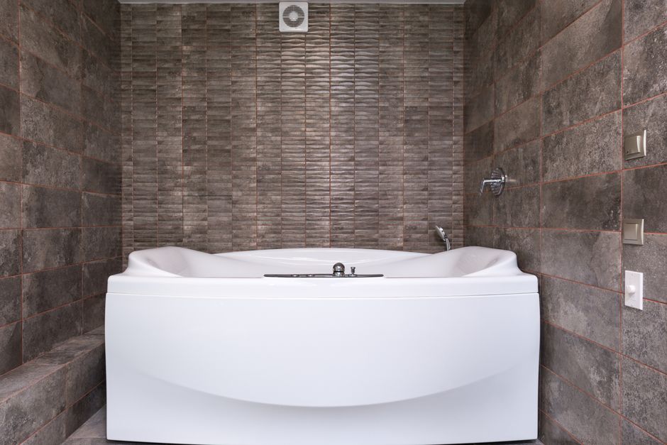 Carrelage mural salle de bain : choisir et poser