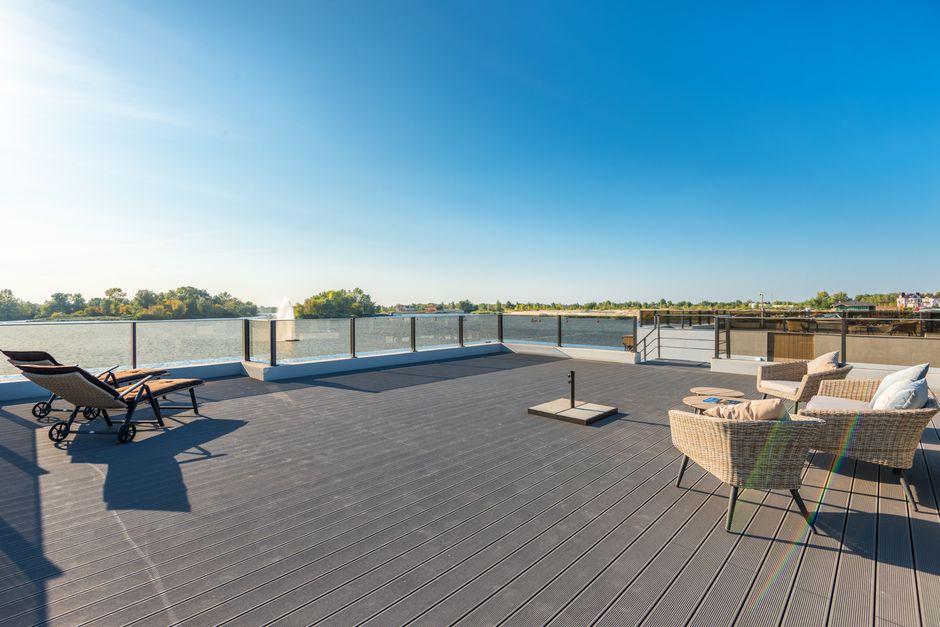 Lame de terrasse composite : avantages et prix