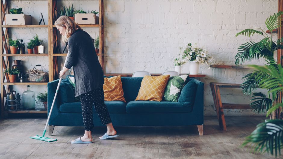 Comment nettoyer un parquet stratifié (sans le gonfler)