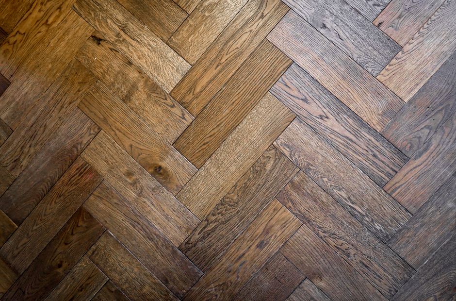 Parquet point de Hongrie : style, pose et prix