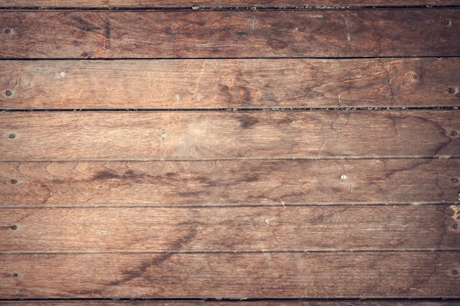 Rénover un vieux parquet sans tout poncer