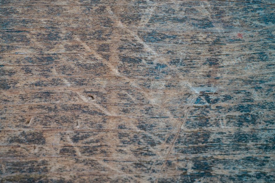 Réparer un parquet : rayures, fentes, lames abîmées